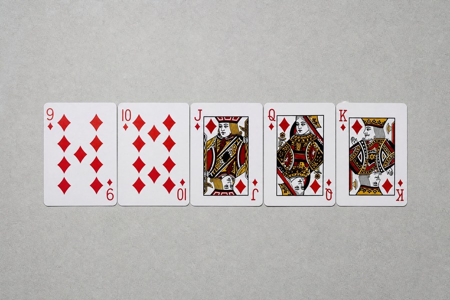 9、10、J、Q、K 由小到大一字排开，对应牌力逐级递增